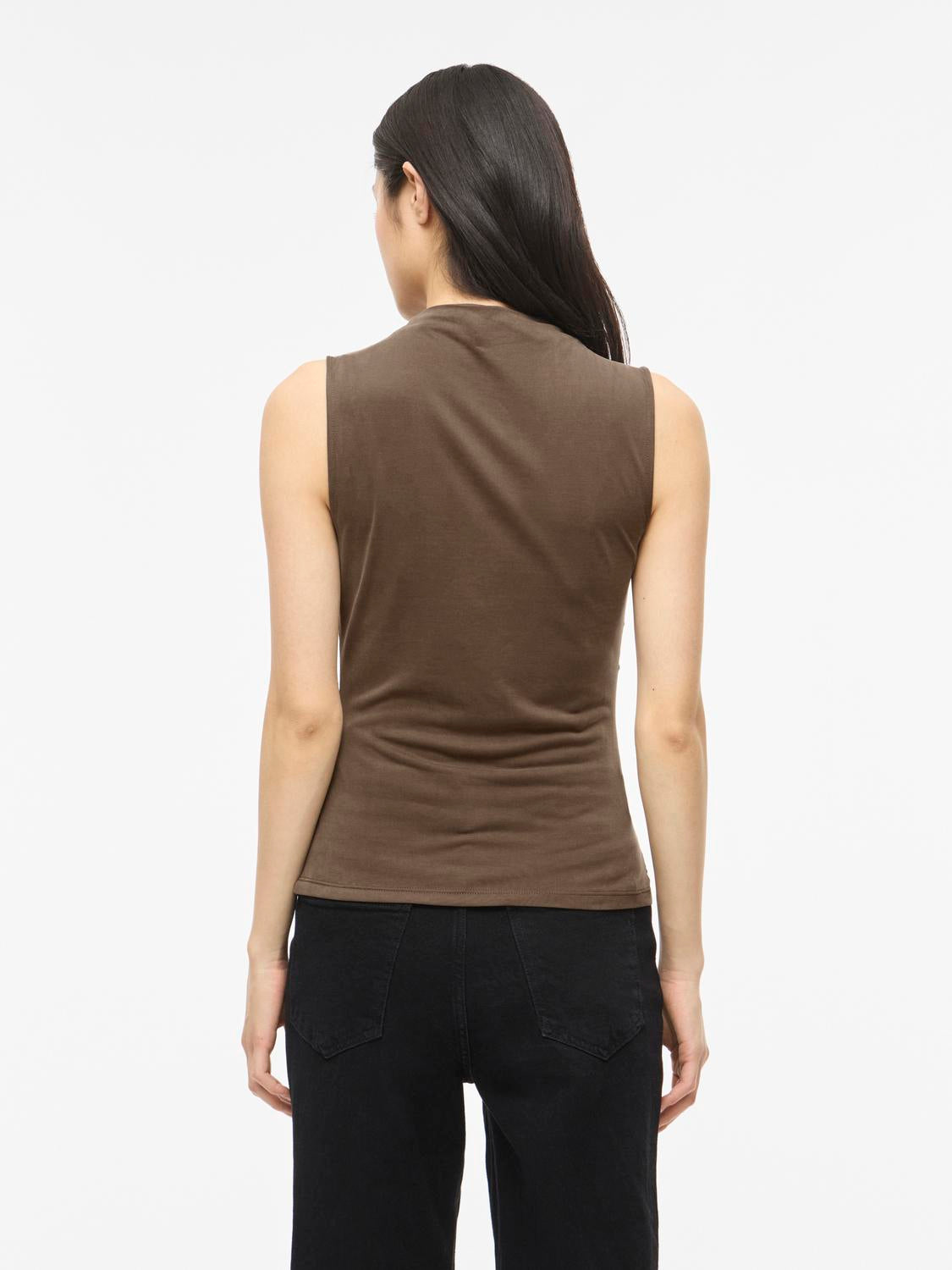model_shot-back